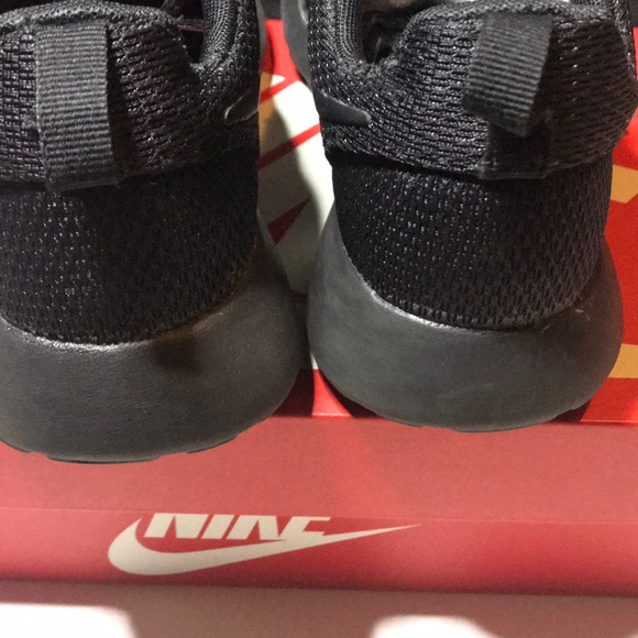 Women’s Nike Rosherun - Picture 4 of 8